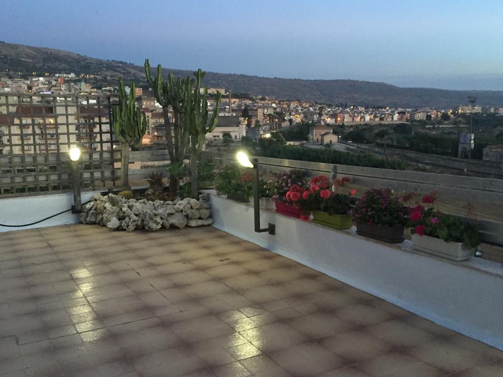 Super Attico B&B Comiso Exterior photo